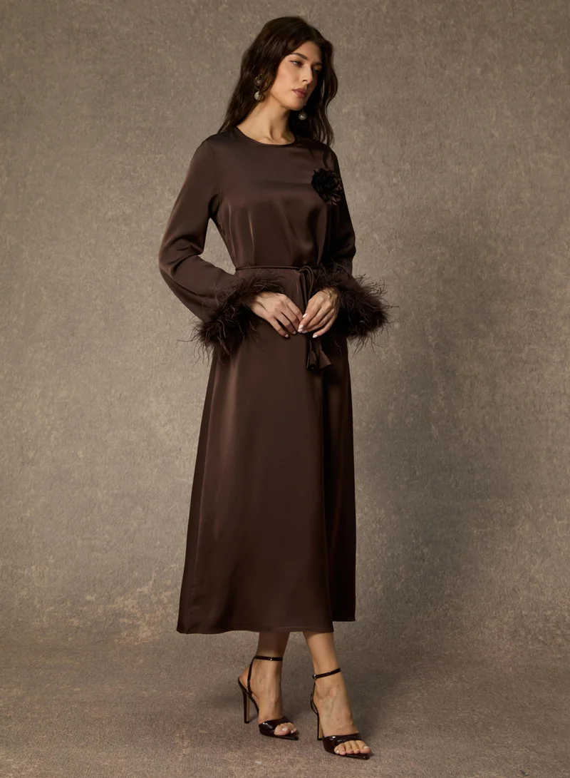 سنفير Effortlessly Luxe Brown Feather Cuff Midi Dress